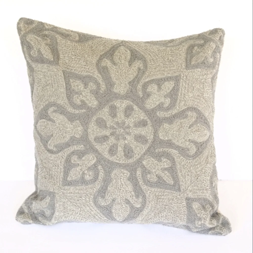 Pottery Barn Gracie Crewel Pillow w/ Feather Insert 20 X 20